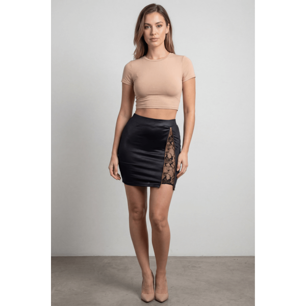 Jupe courte noire Kyra avec zip et dentelle florale