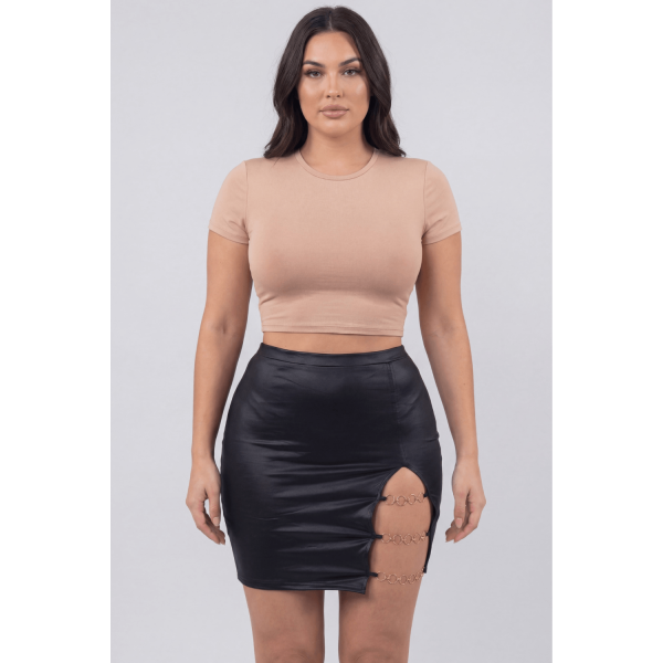 Jupe courte noire Elena fendue avec chaînettes – Collection Be Lily