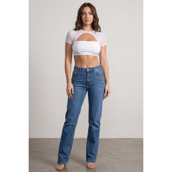 Top court blanc échancré en résille - Élégance et sensualité