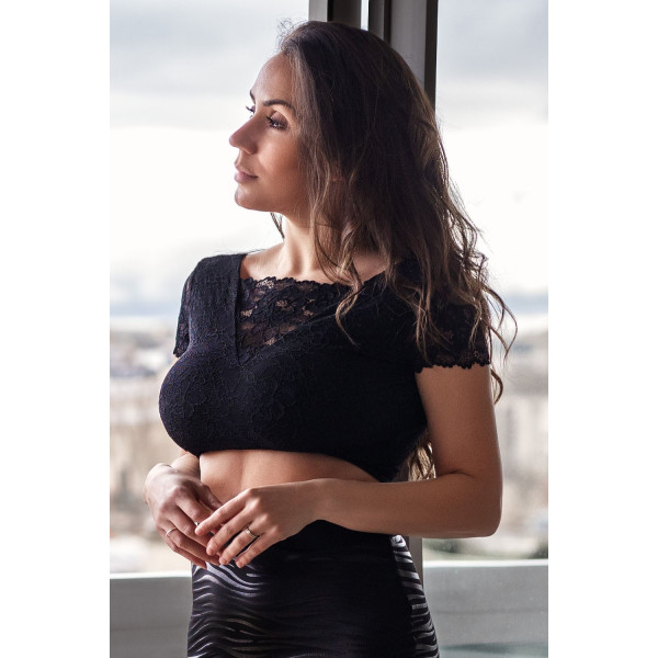 Top court noir réversible en bi-matière et dentelle florale