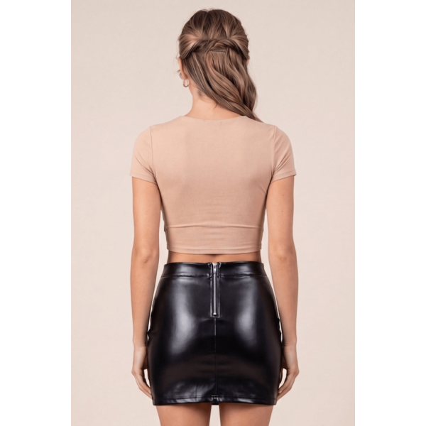 Jupe courte noire wetlook Alessia, simili cuir et zip, Be Lily